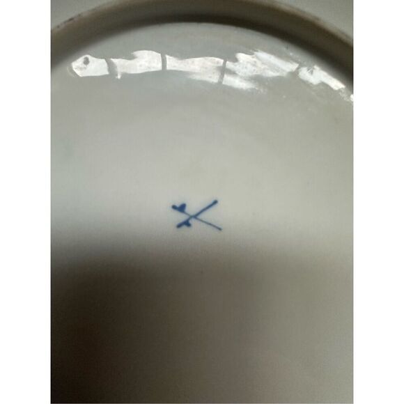 Meissen Porcelain Plates with Floral & Gold Gilt floral hand painted 7.4” - Picture 3 of 10